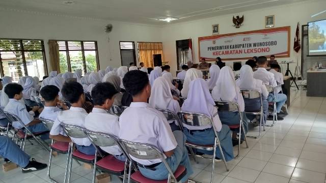 Kegiatan Sosialisasi Generasi Berencana (GenRe) bersama narasumber dari DPPKBPPA